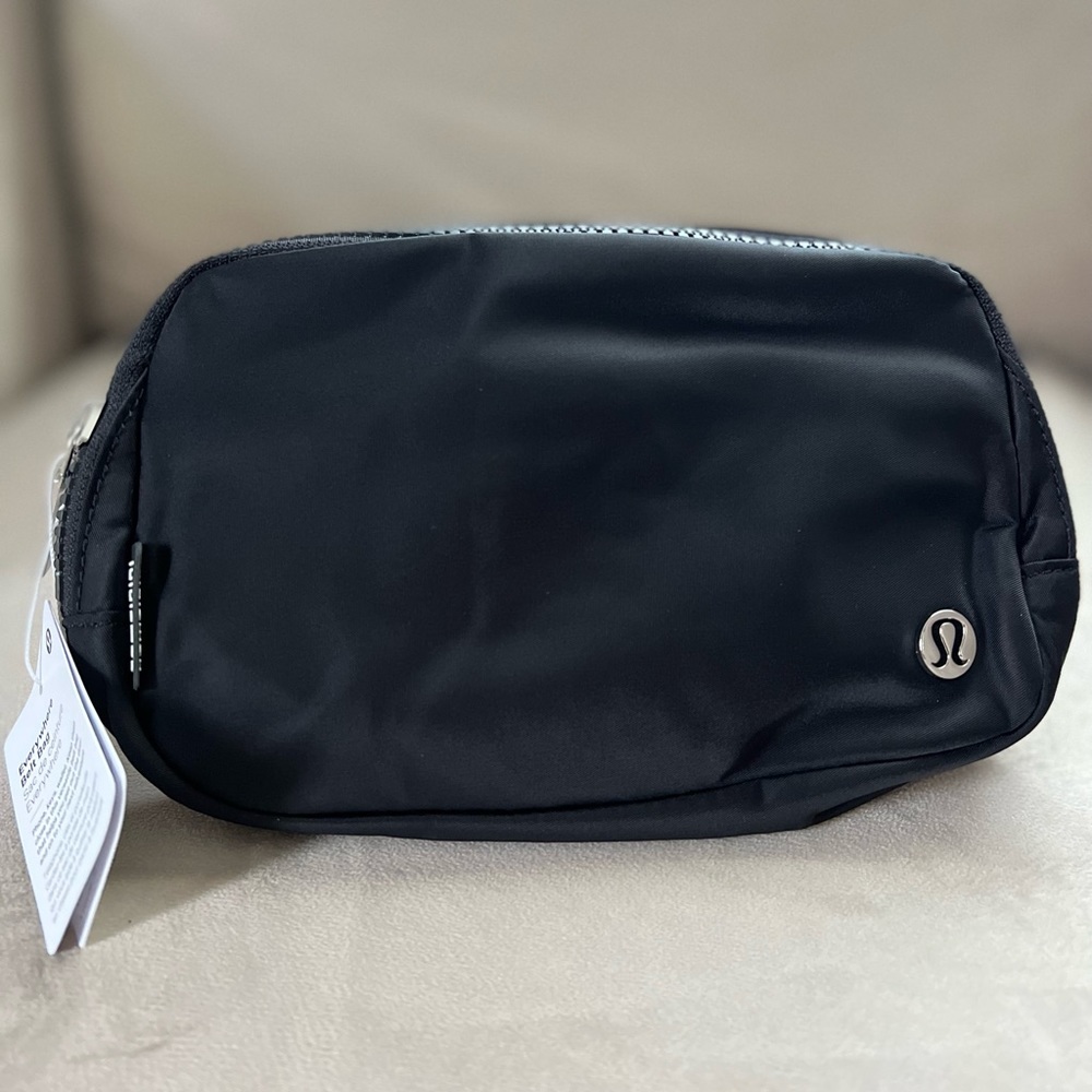 Lululemon Everywhere Belt Bag